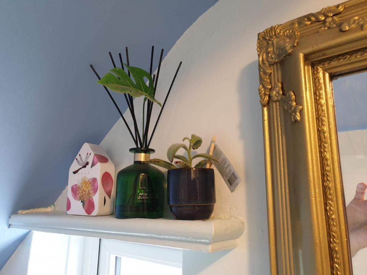 Lotus Pod House Homestay Horsell Bagian luar foto