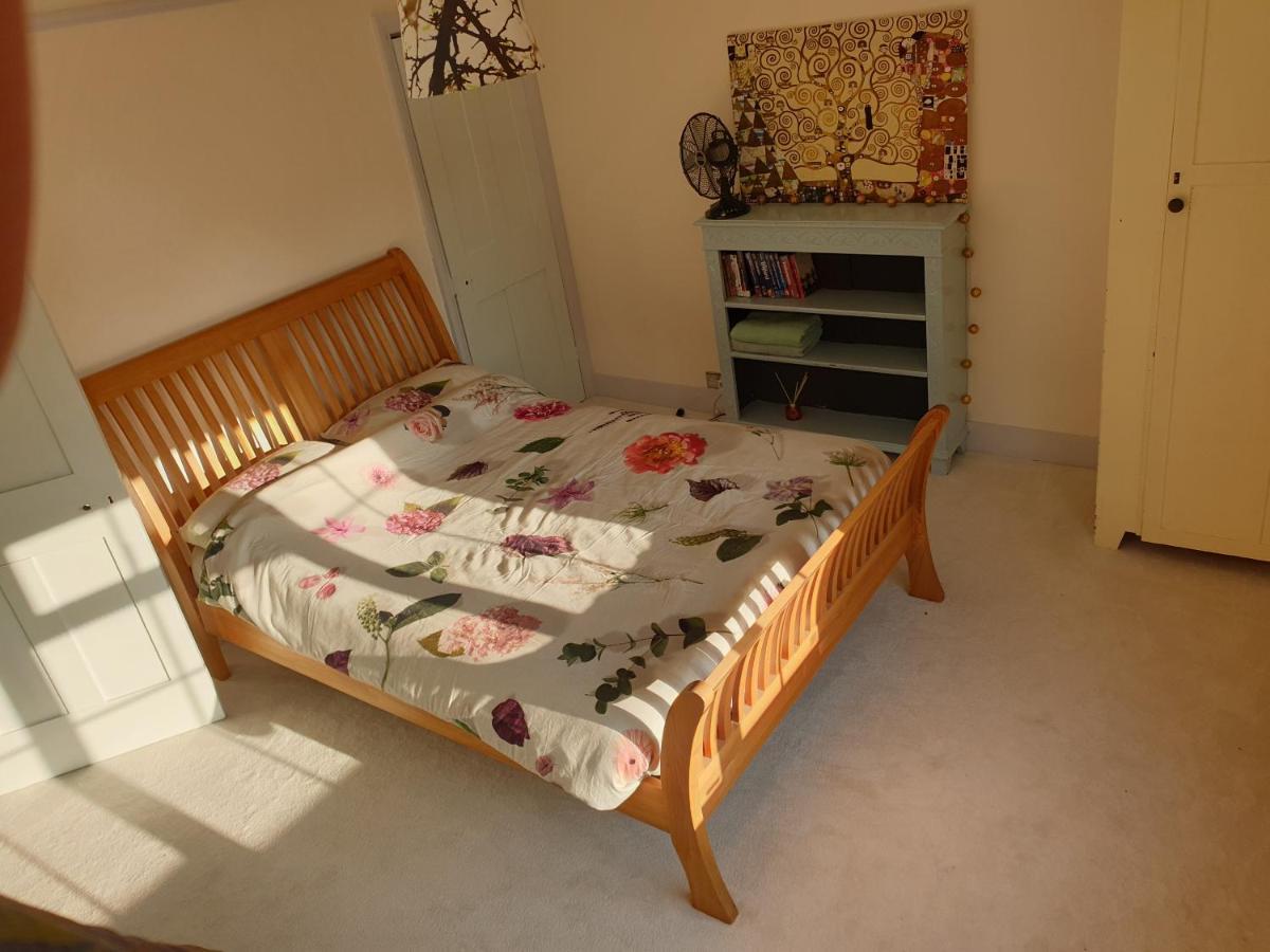 Lotus Pod House Homestay Horsell Bagian luar foto