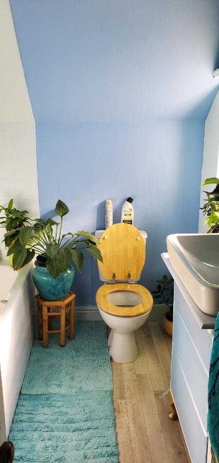 Lotus Pod House Homestay Horsell Bagian luar foto