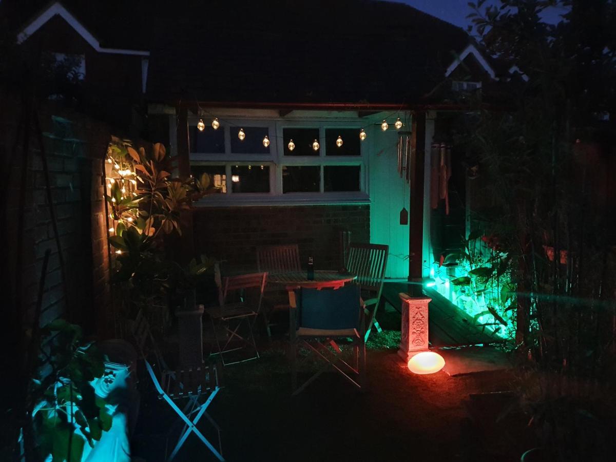 Lotus Pod House Homestay Horsell Bagian luar foto