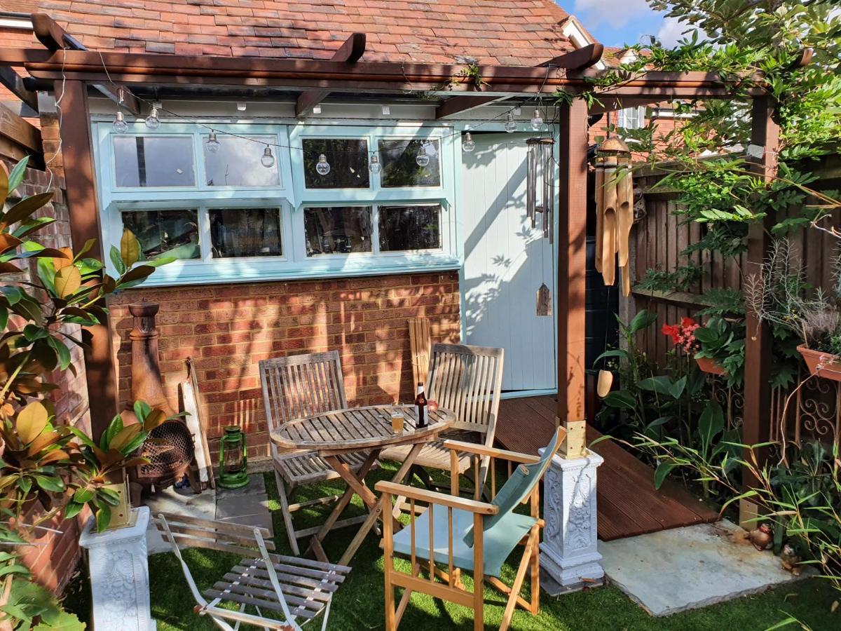 Lotus Pod House Homestay Horsell Bagian luar foto