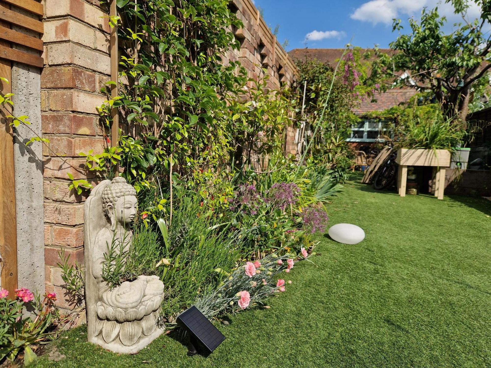 Lotus Pod House Homestay Horsell Bagian luar foto