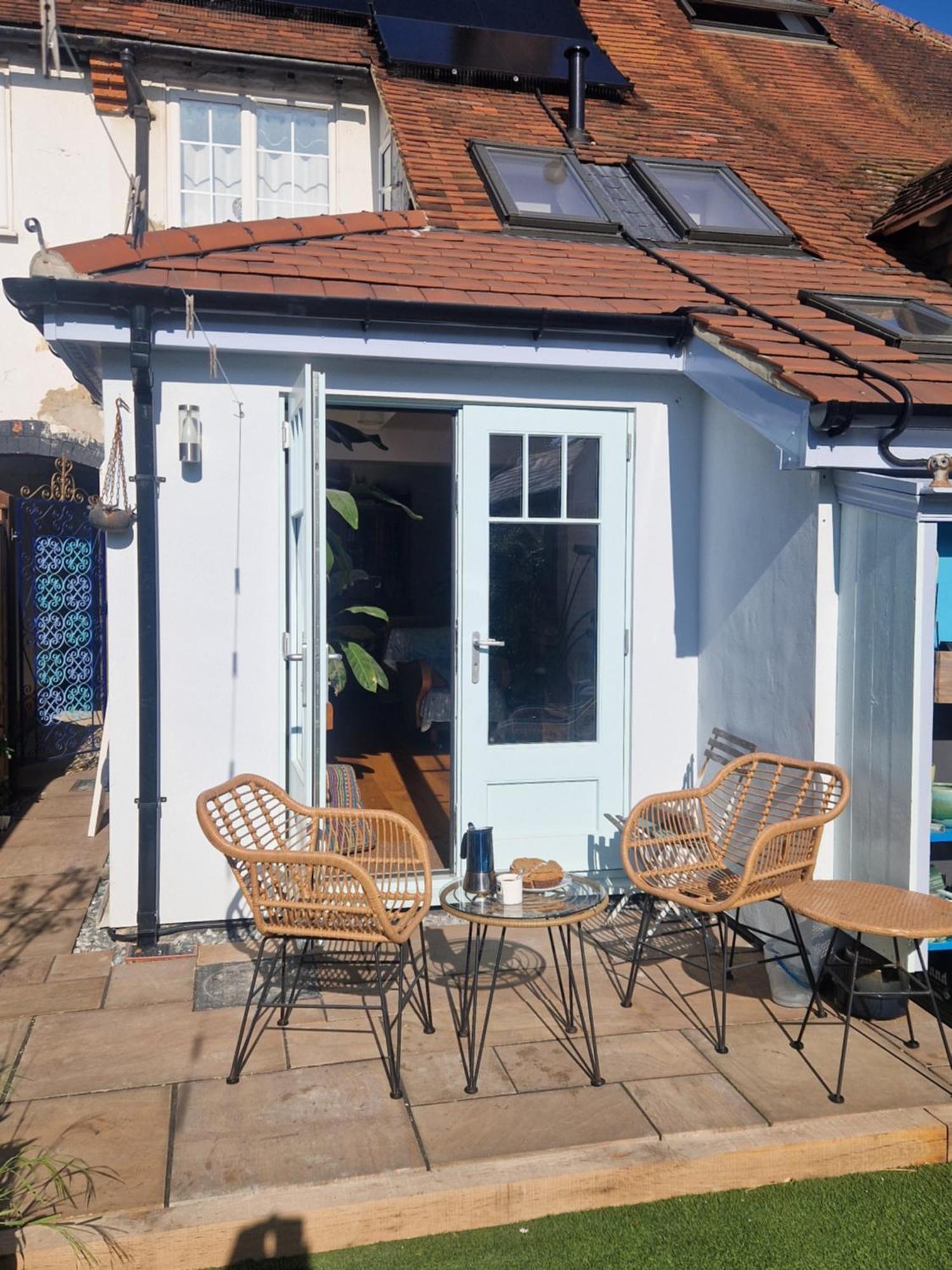 Lotus Pod House Homestay Horsell Bagian luar foto